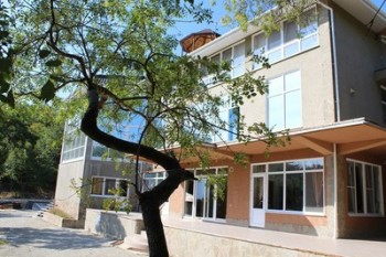 Продается гостевой дом 748 кв.м. на 28 сот в Алупке (Крым)